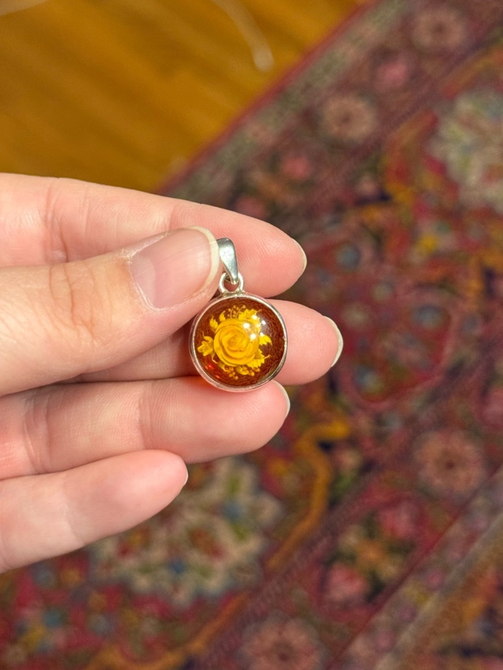 Amber yellow Floral Round Pendant Necklace - Yellow Amber Accent
